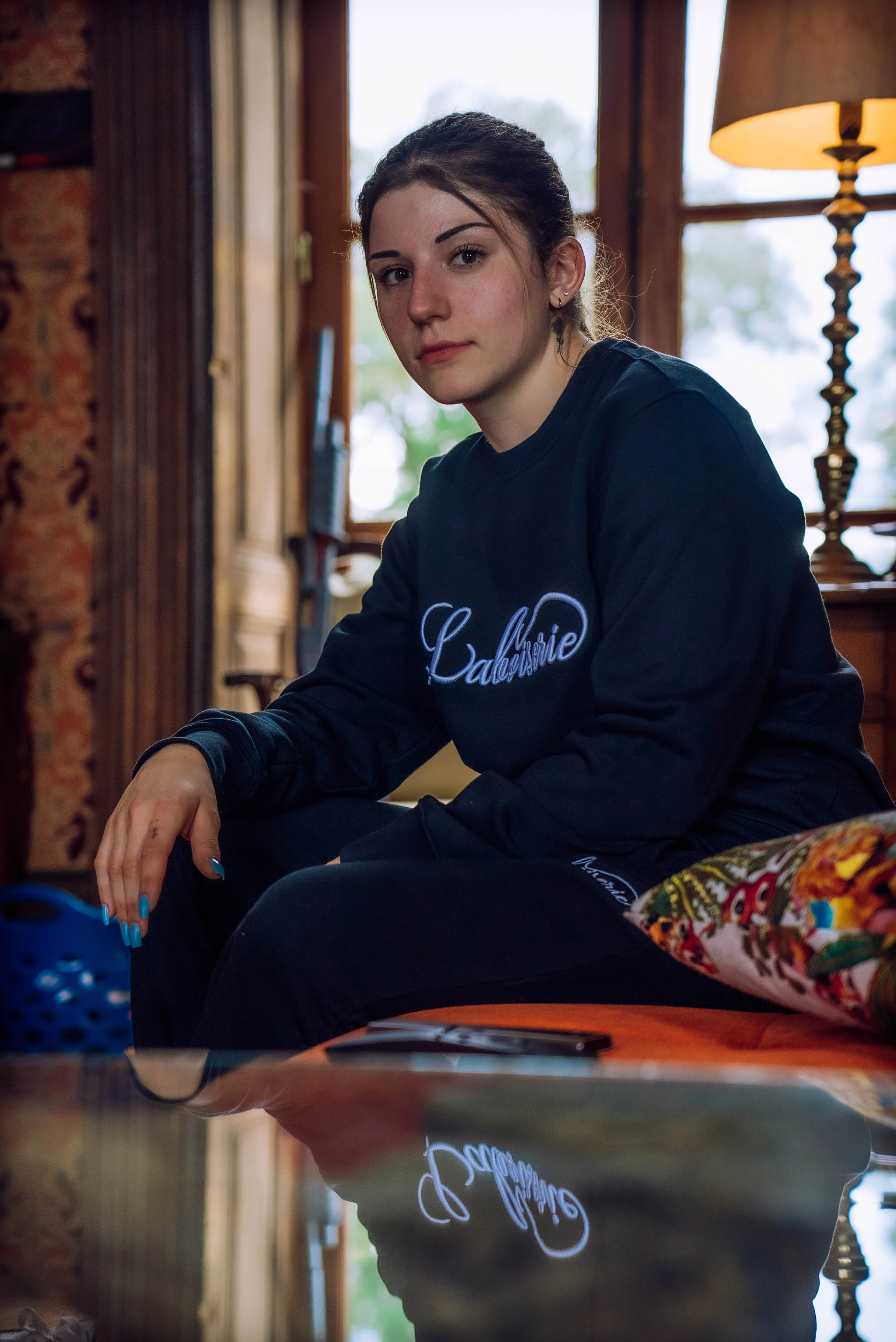 LE PULL BOISERIE NOIR BRODÉ BLANC - Image 3